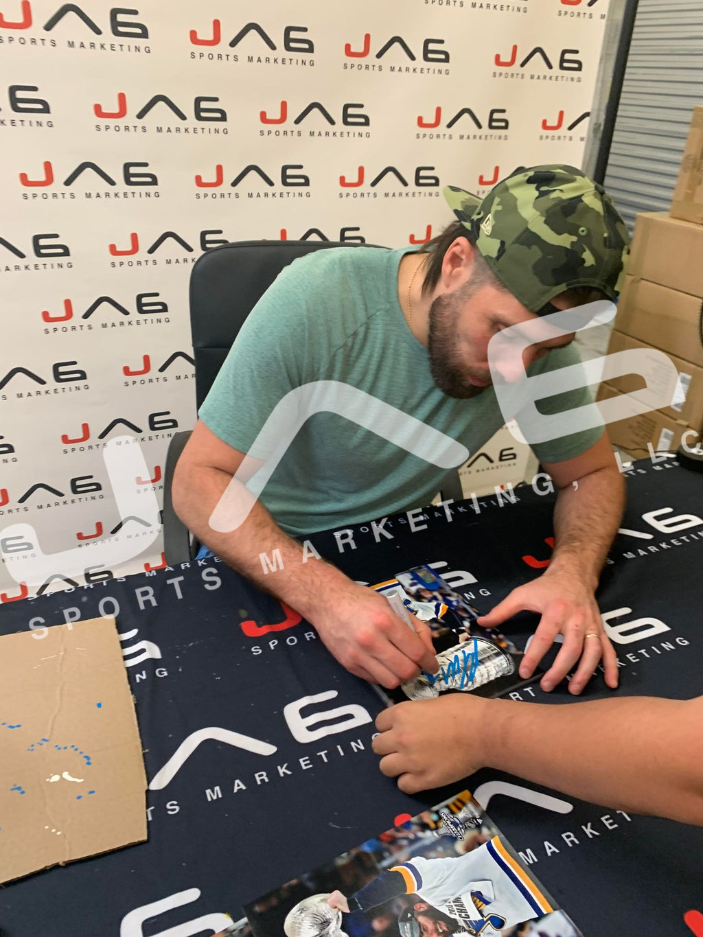 Pat Maroon signed 8x10 photo NHL St. Louis Blues JSA COA Tampa Bay Lightning