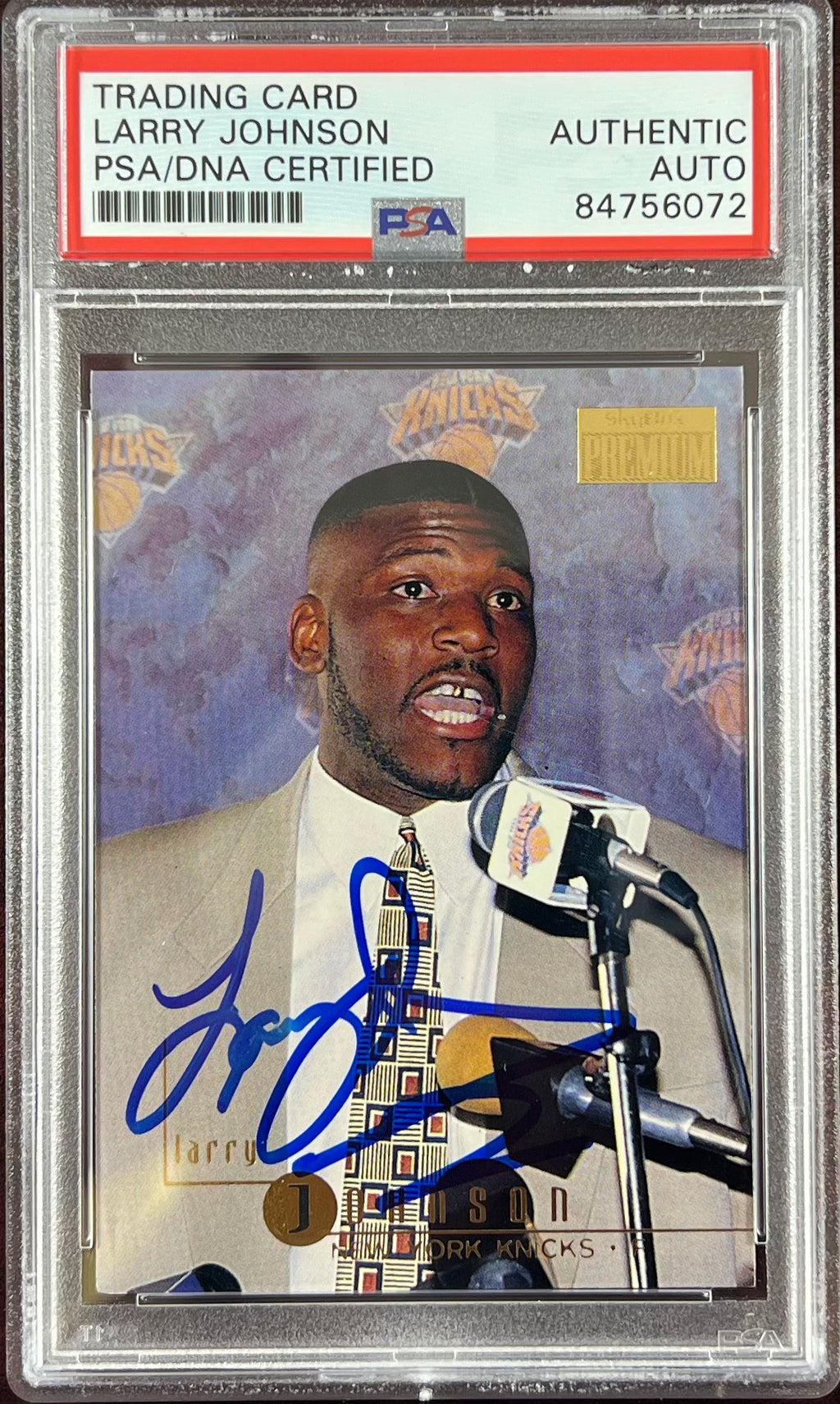 Larry Johnson auto 1996 SkyBox #76 card New York Knicks PSA Encapsulated