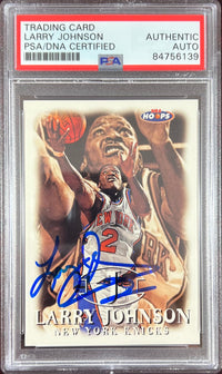 Larry Johnson auto 1998 NBA Hoops #59 card New York Knicks PSA Encapsulated