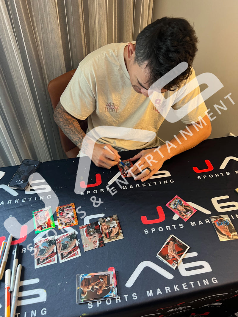 Max Holloway auto 2019 Topps Chrome #UFCK-MH BAS Encapsulated UFC