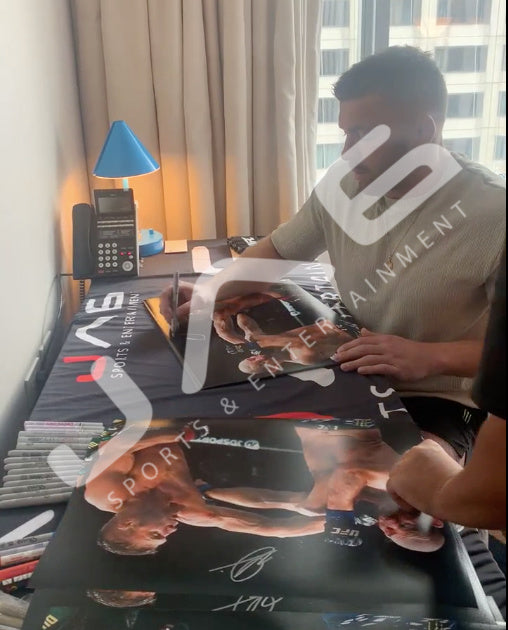 Dricus Du Plessis autographed signed 16x20 photo UFC JSA COA Vs Robert Whittaker