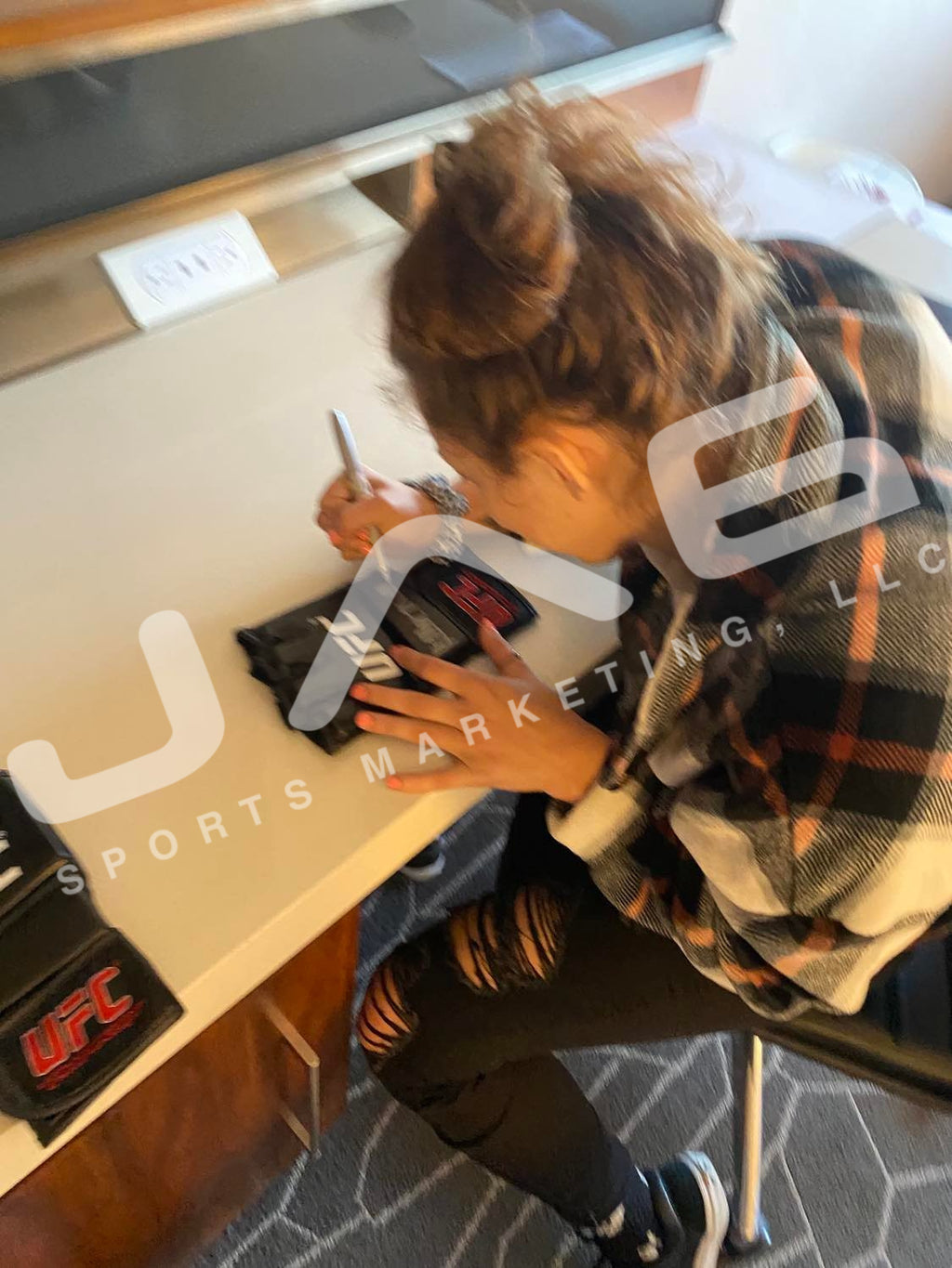 Juliana Miller autographed signed glove UFC JSA COA TUF 30 Champion