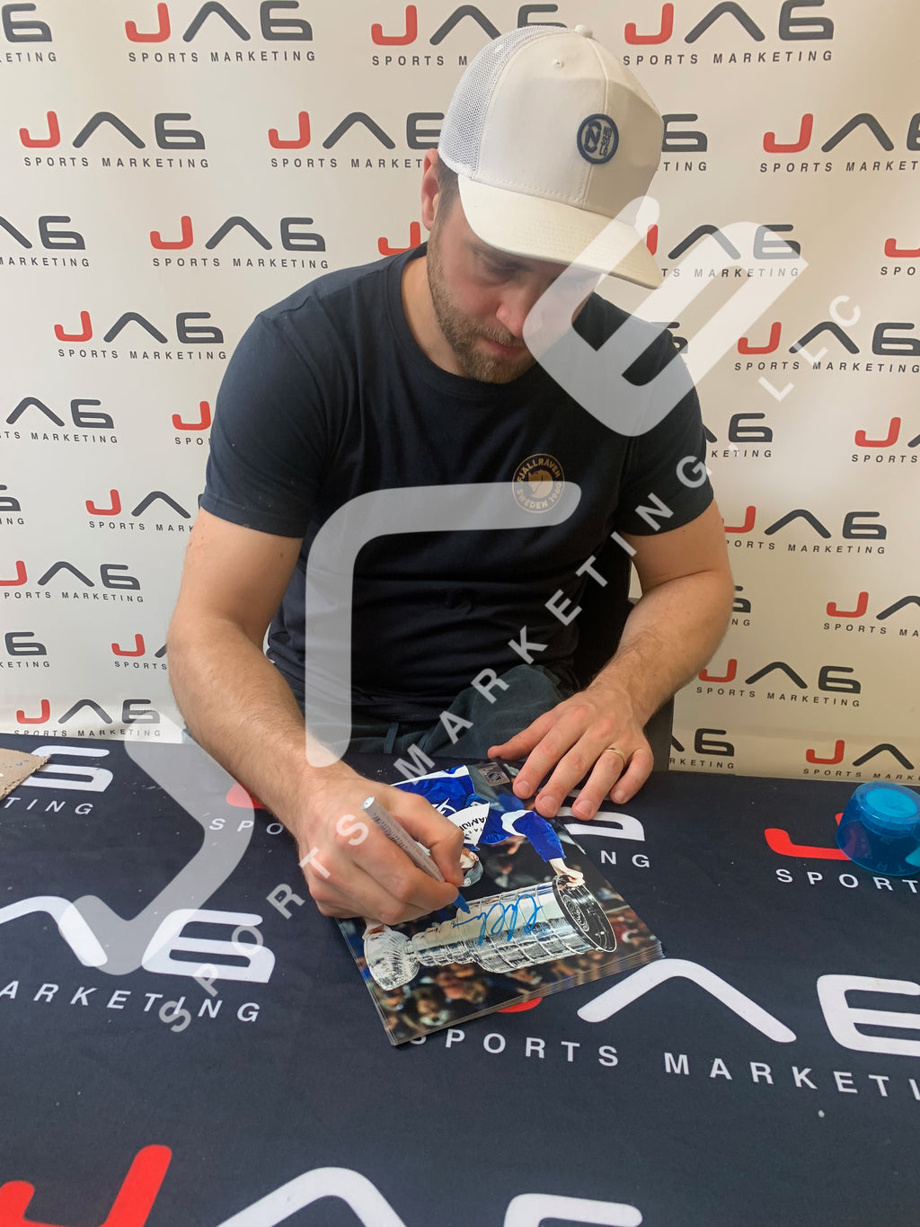 Victor Hedman autographed signed inscribed 8x10 photo Tampa Bay Lightning JSA