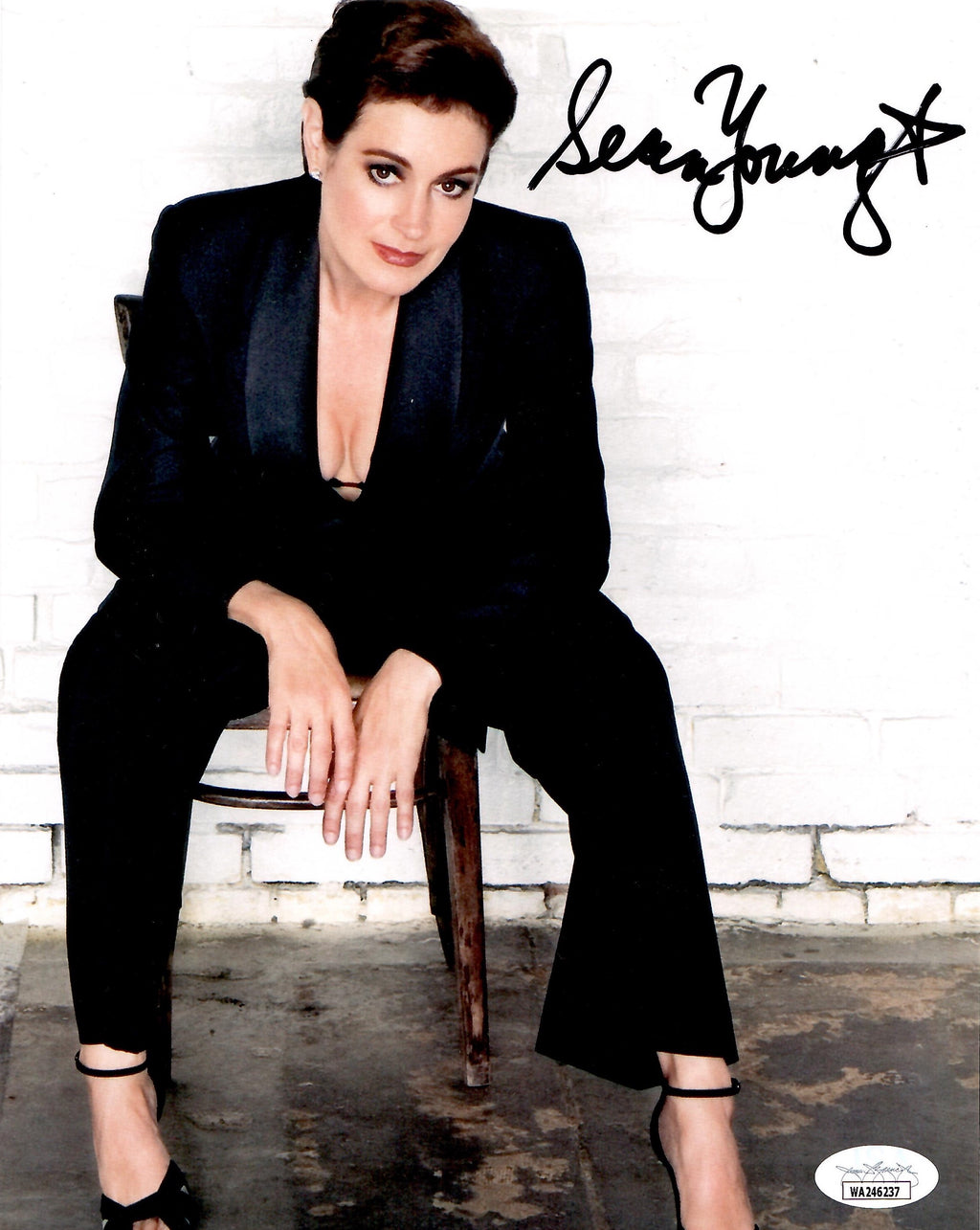 Sean Young autographed signed 8x10 photo Ace Ventura Ray Finkle JSA Witness